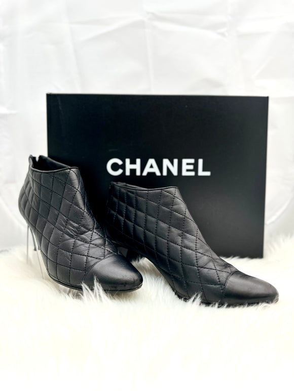 CHANEL BOOTIES BLACK  size 40 (PRE OWNED)